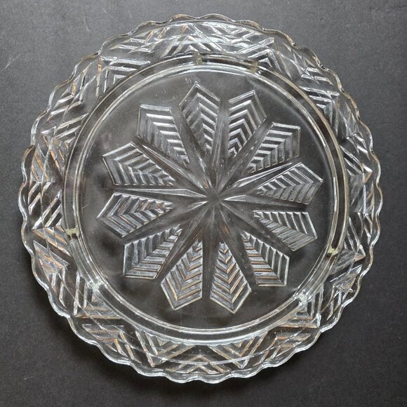 Vintage Clear Glass Snowflake Footed Cake Plate With Scalloped Edge - Picture 1 of 5